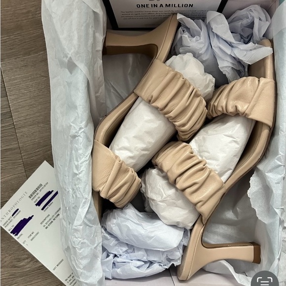 NEW IN BOX! Seychelles Leeward Leather Ivory; size 9 - Picture 2 of 2